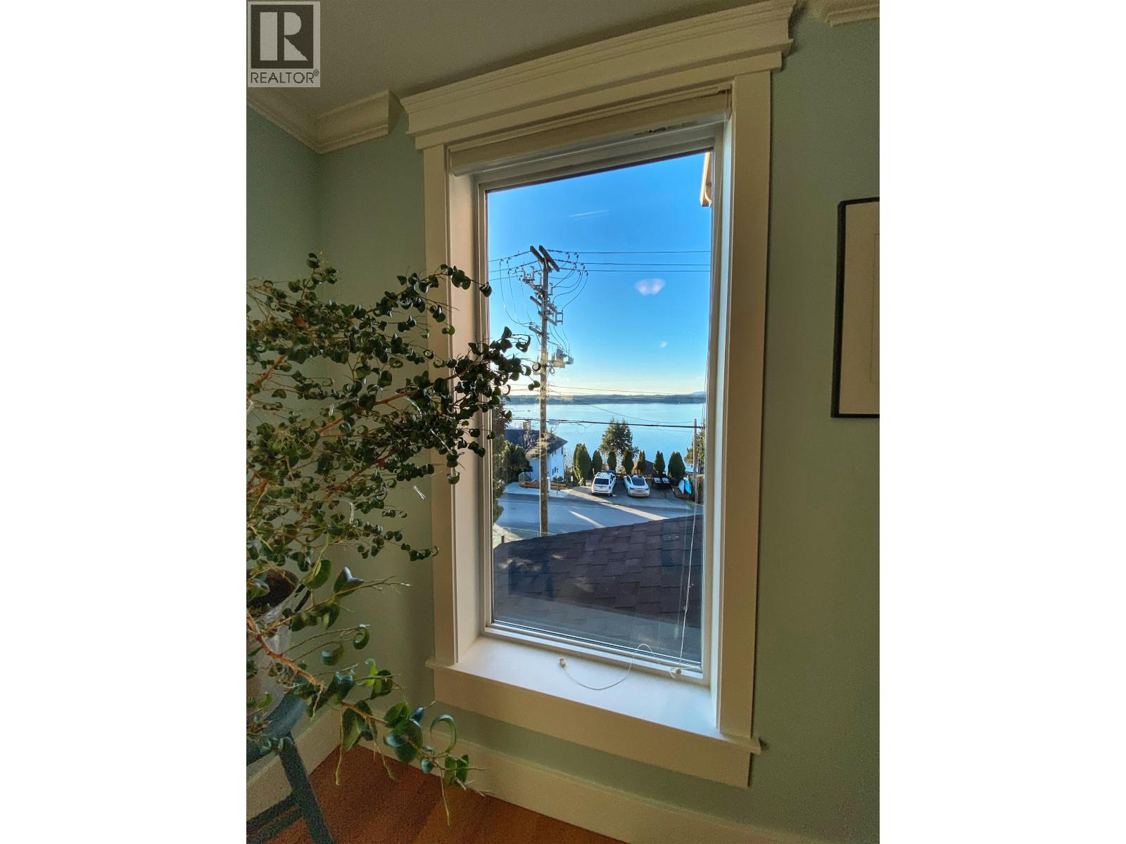 2129 GRAHAM AVENUE - 23