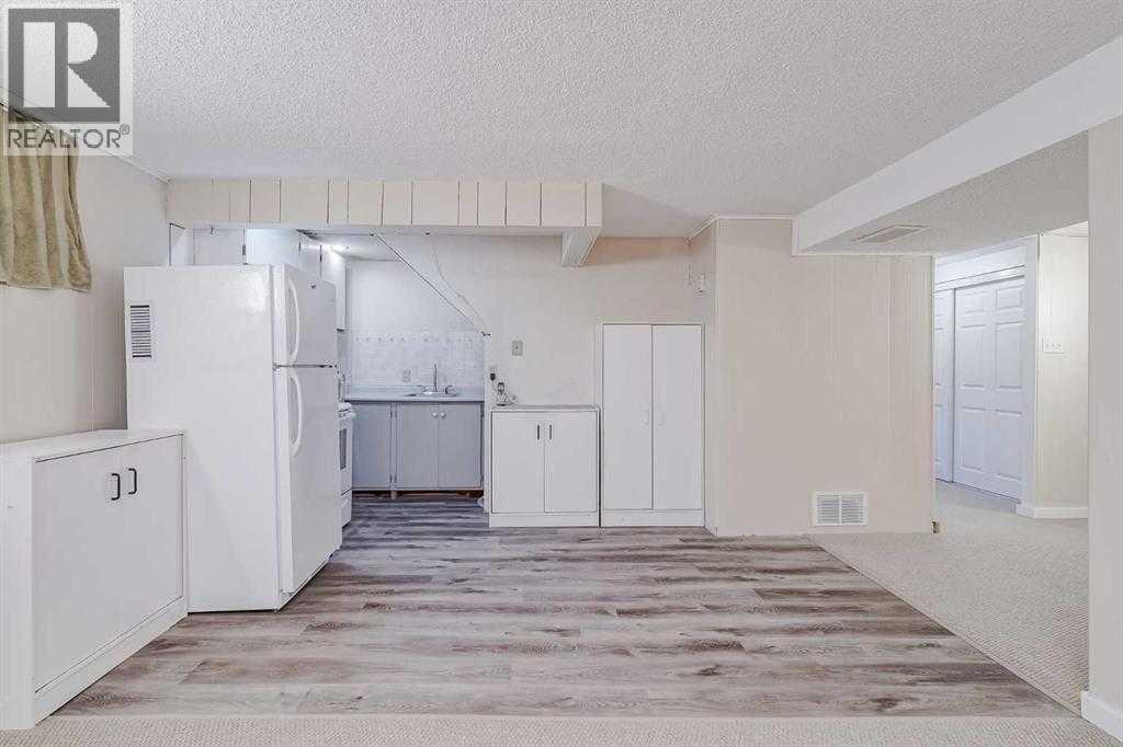 171 Huntchester Crescent NE - Photo 2 of 33, Calgary, Alberta