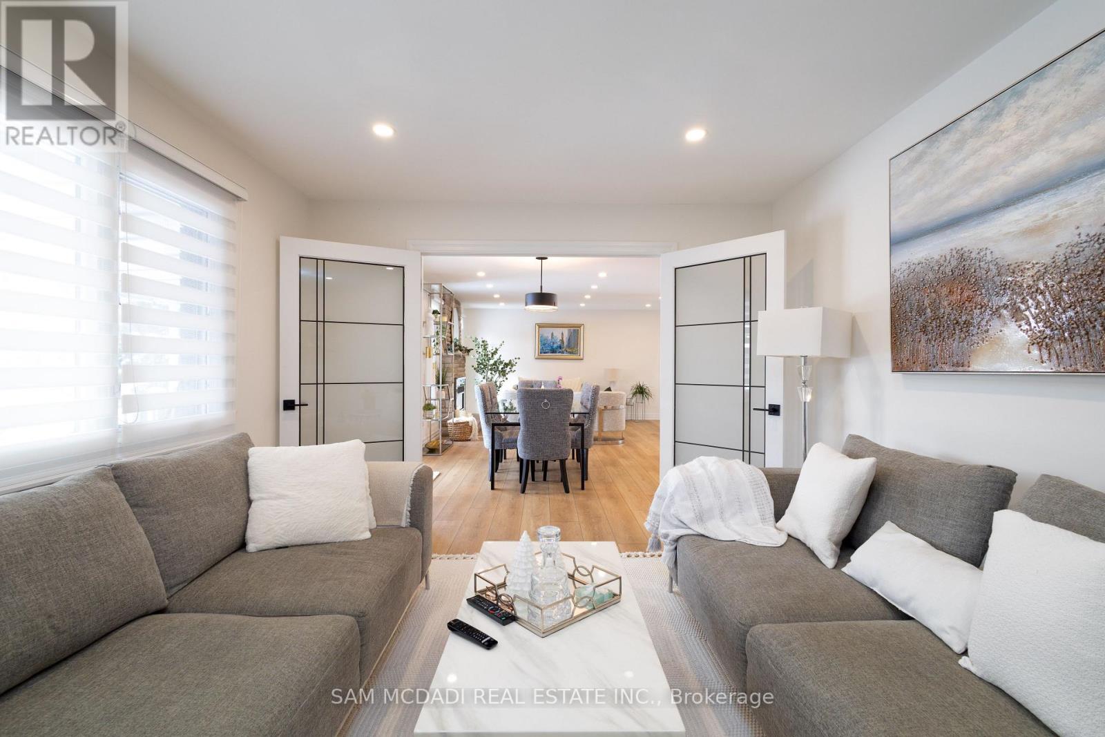 12 CHEVAL DRIVE - 18