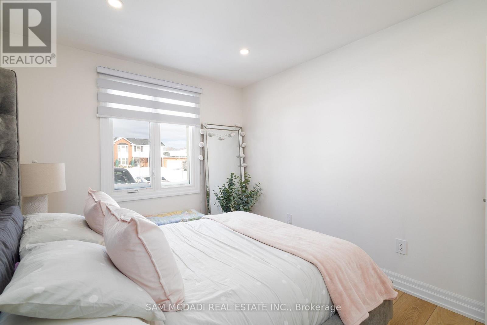 12 CHEVAL DRIVE - 28