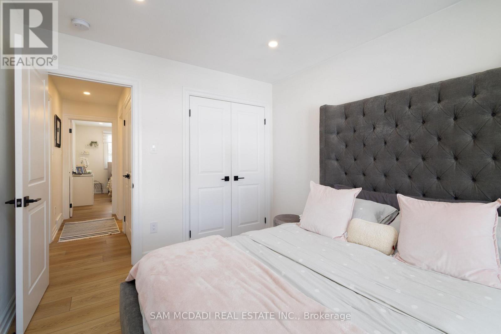 12 CHEVAL DRIVE - 29