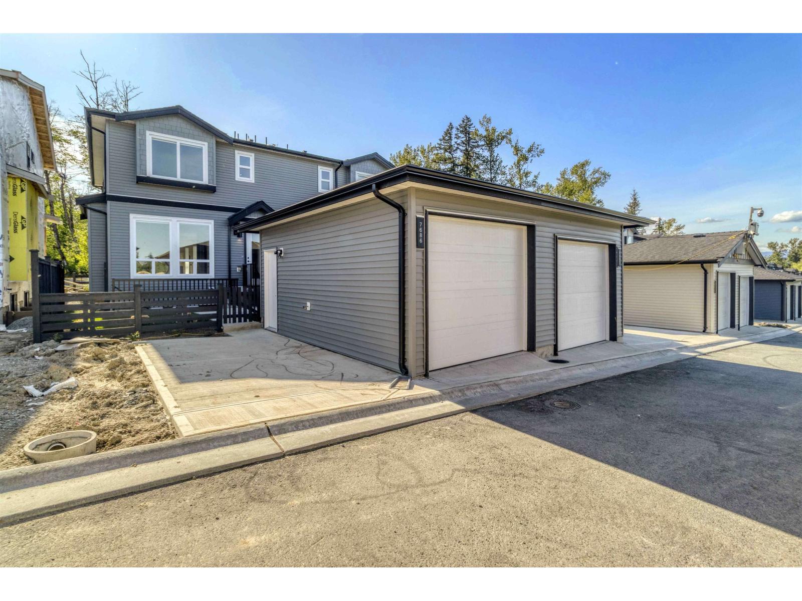 7686 196 STREET, Langley