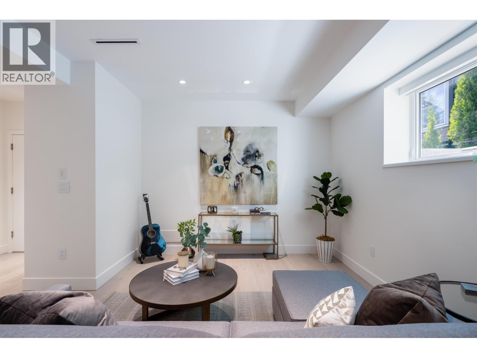 598 ARTHUR ERICKSON PLACE, West Vancouver