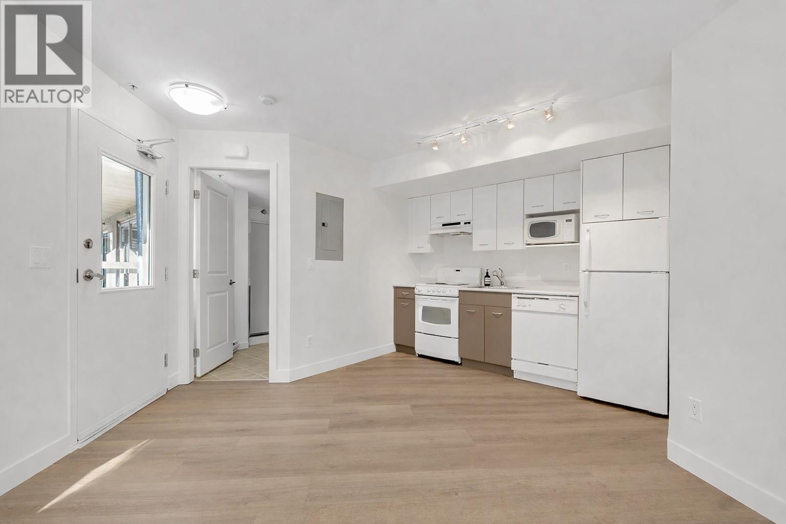 100 533 Yates Road, Kelowna