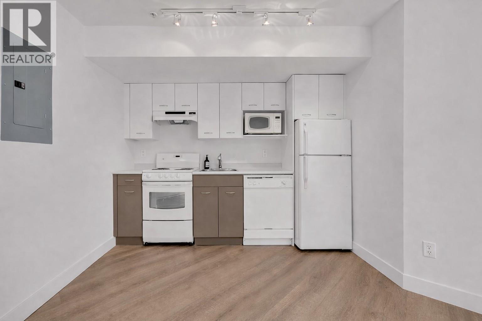 100 533 Yates Road, Kelowna