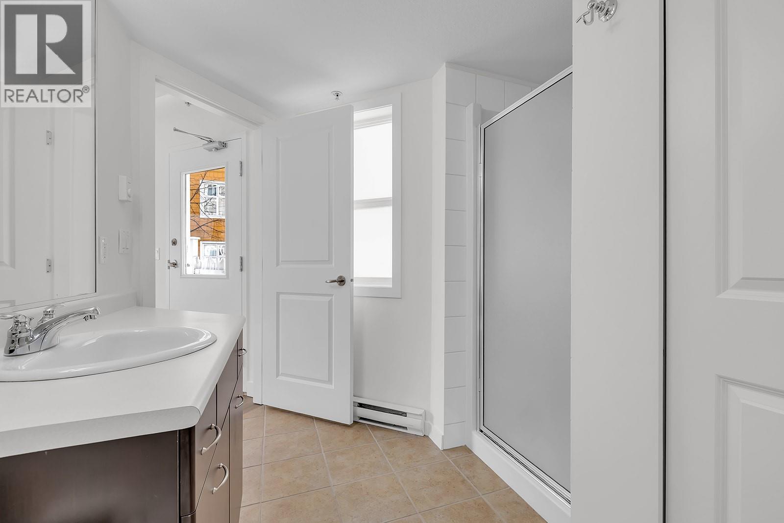 100 533 Yates Road, Kelowna