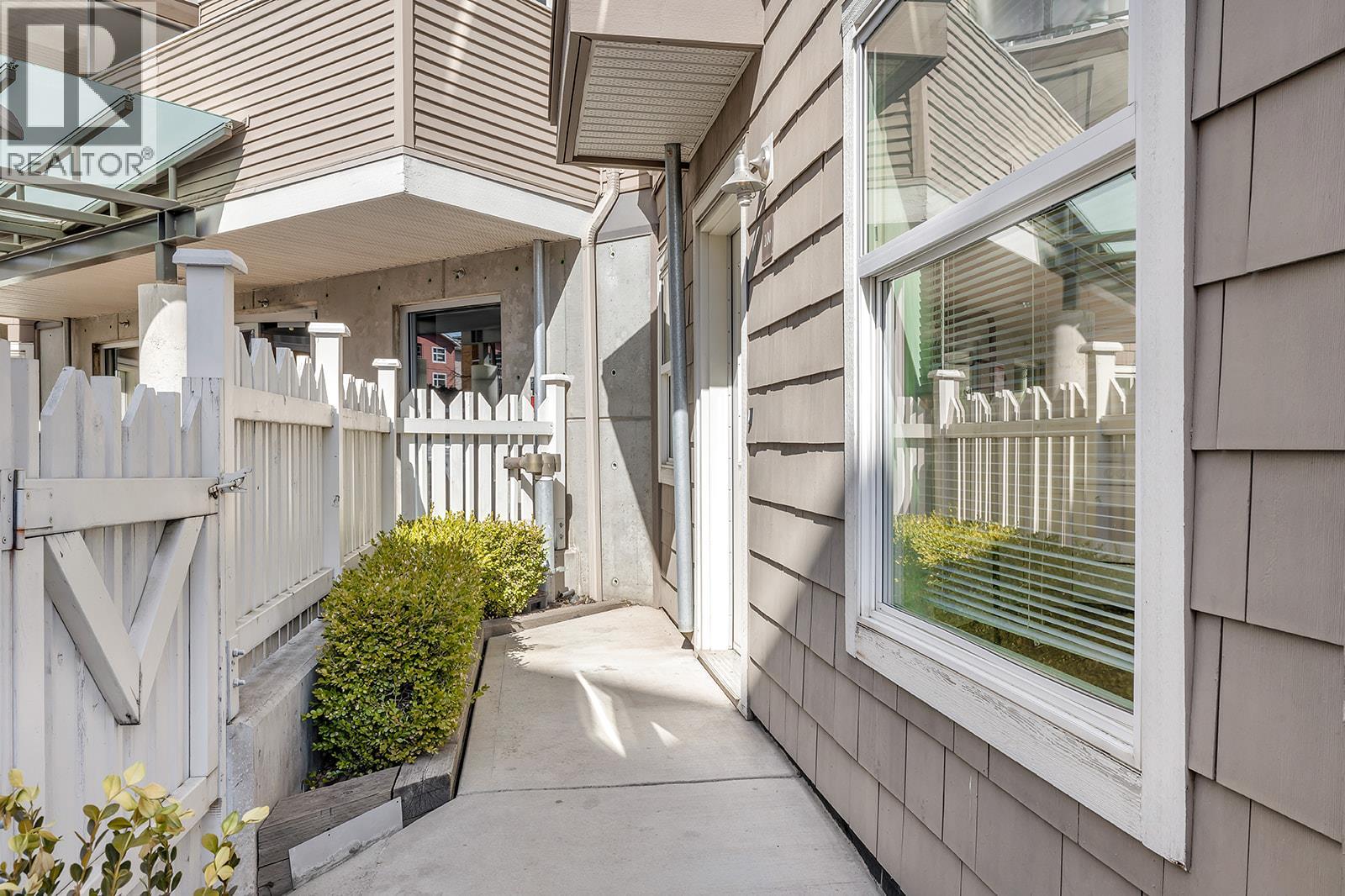 100 533 Yates Road, Kelowna