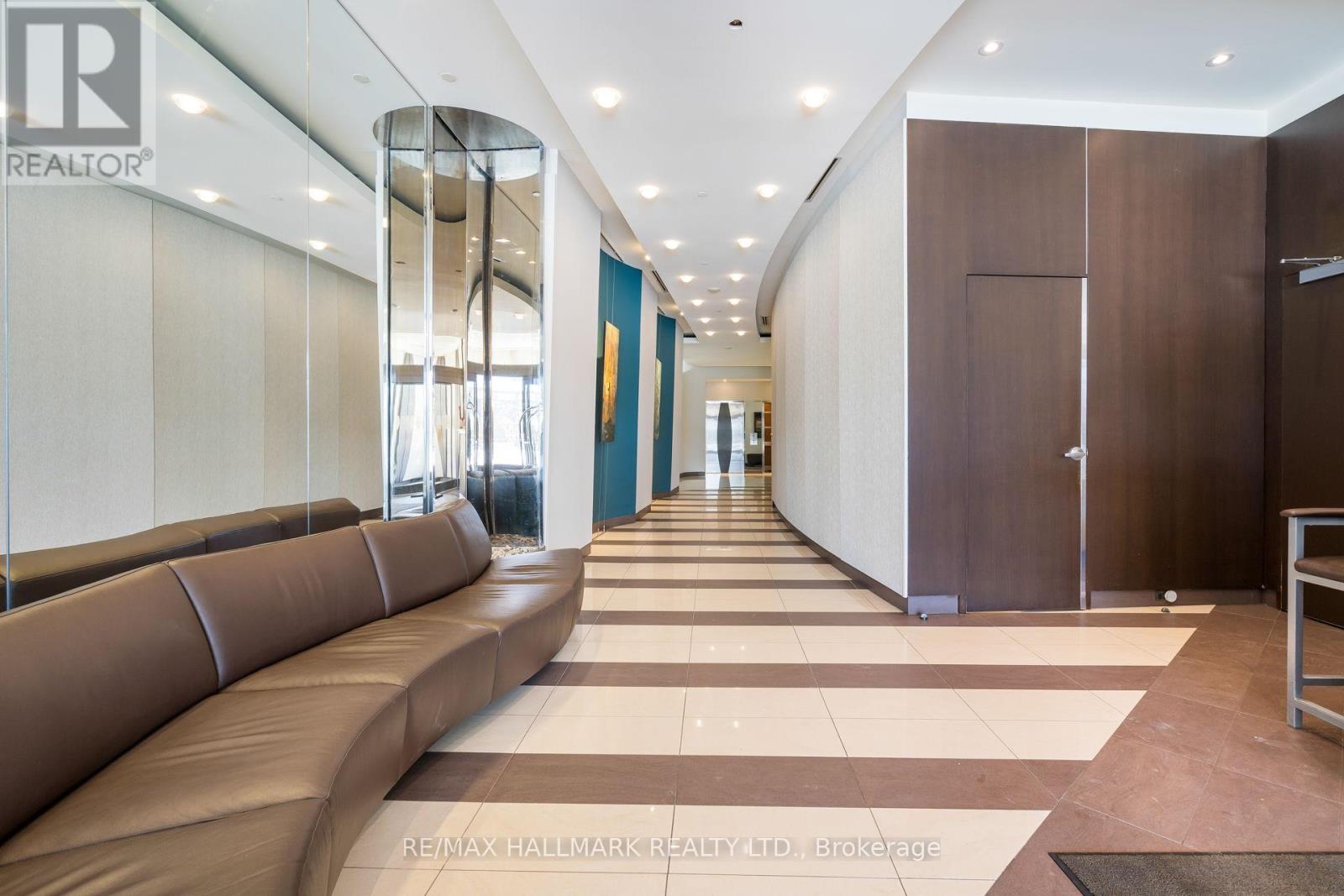 1005 - 211 QUEENS QUAY W - Photo 2 of 44, Toronto (Waterfront Communities), Ontario