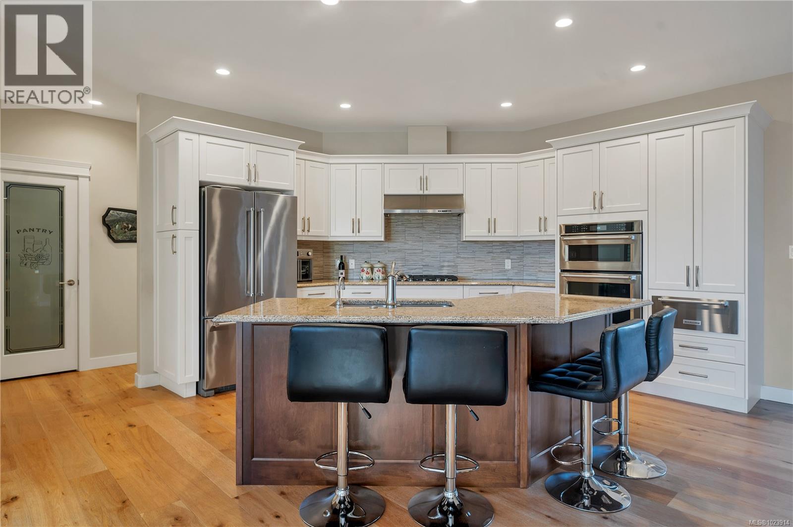 65 Nikola Rd - Photo 2 of 20, Campbell River, British Columbia