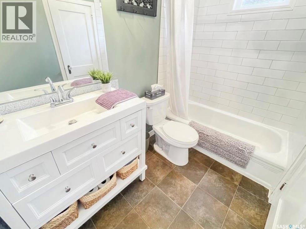 Single Family House Bungalow for Sale in  th AVENUE NW Swift Current 