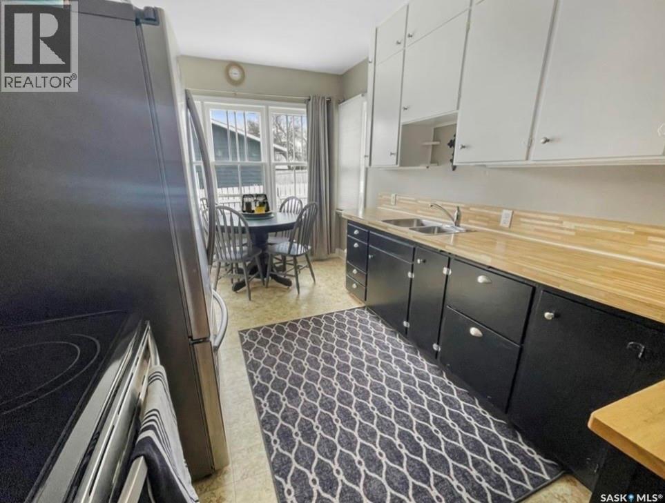 424 6th AVENUE NW - Photo 5 of 18, Swift Current, Saskatchewan