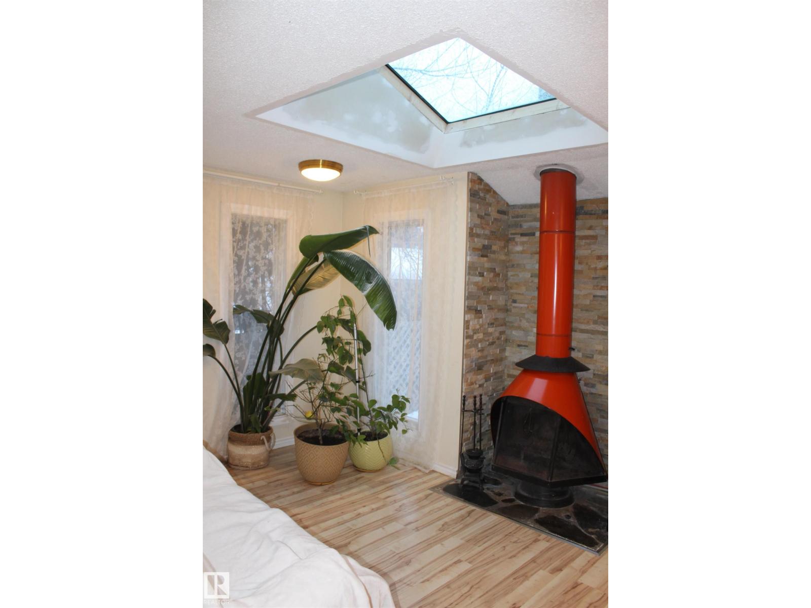 12432 134 ST NW - 16