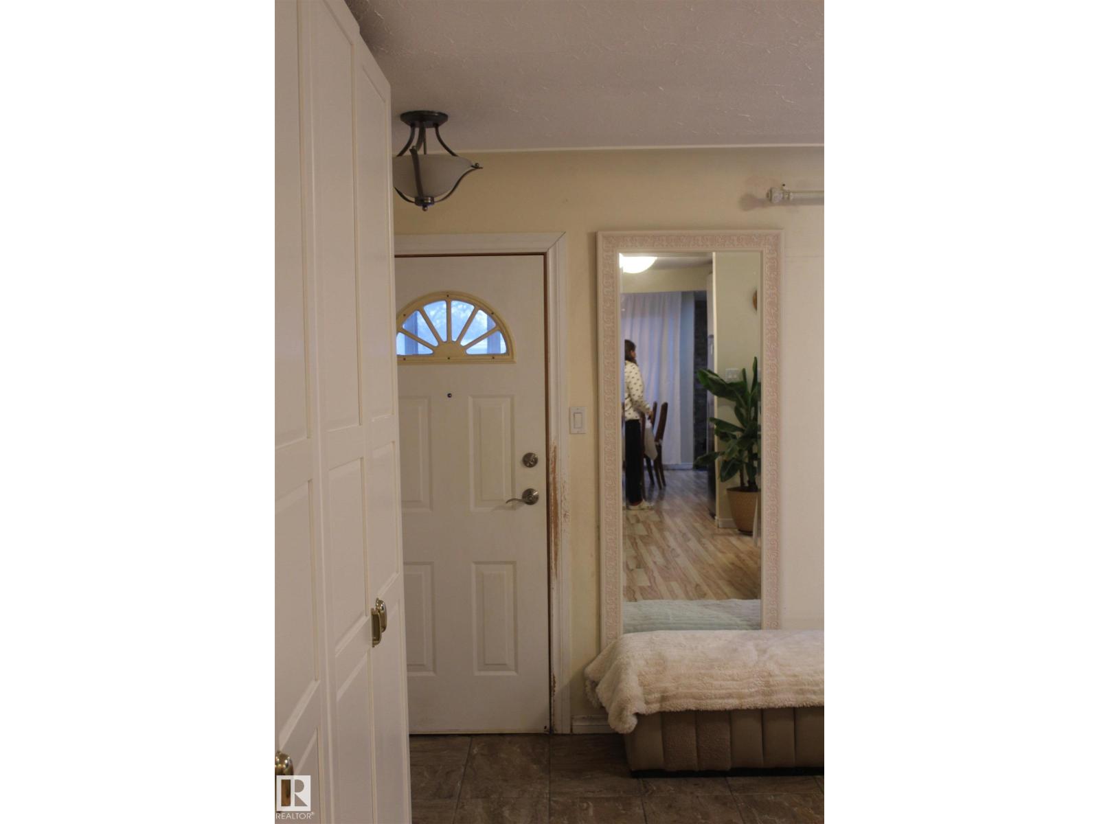 12432 134 ST NW - Photo 3 of 57, Edmonton, Alberta