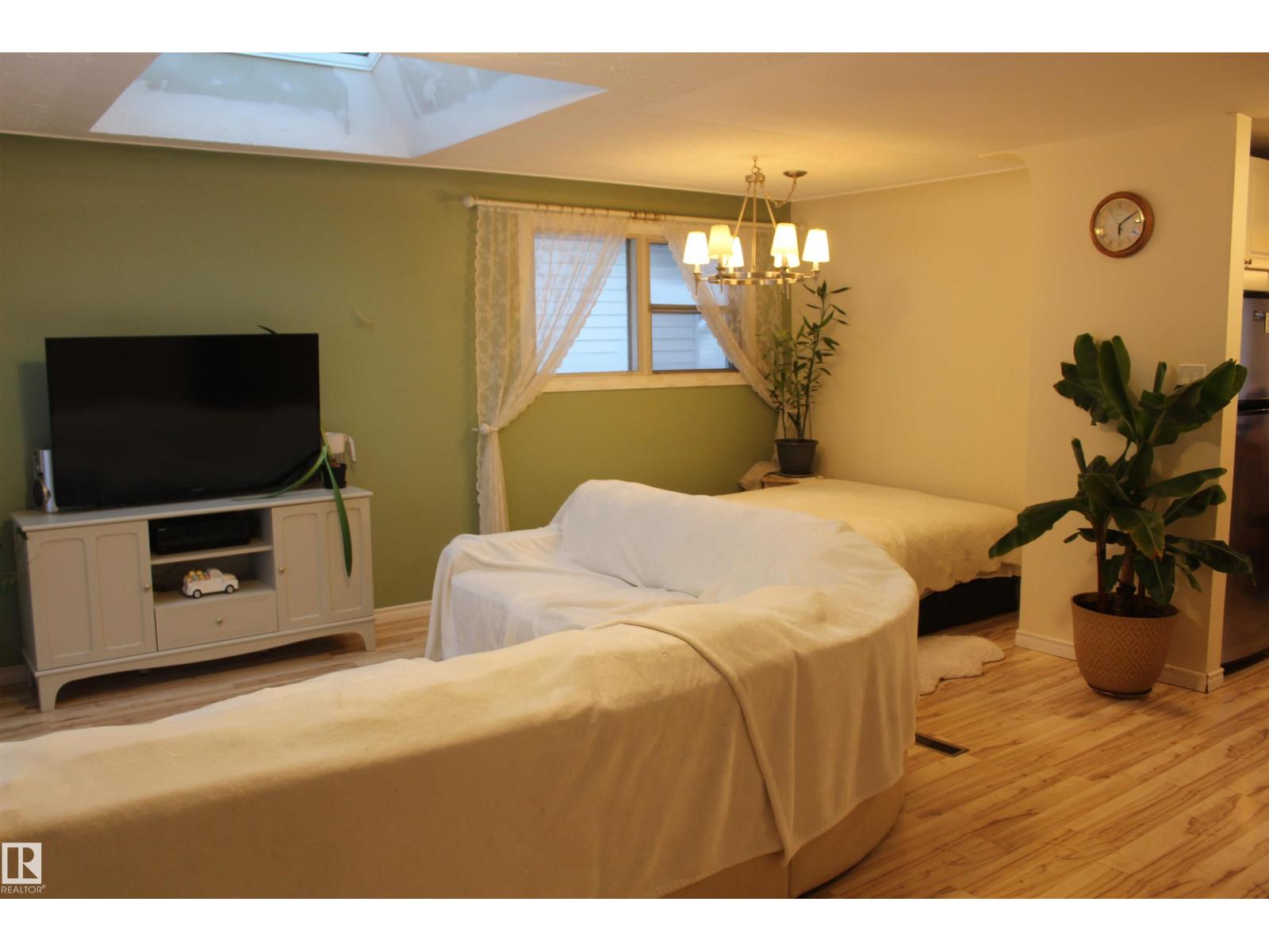 12432 134 ST NW - 5
