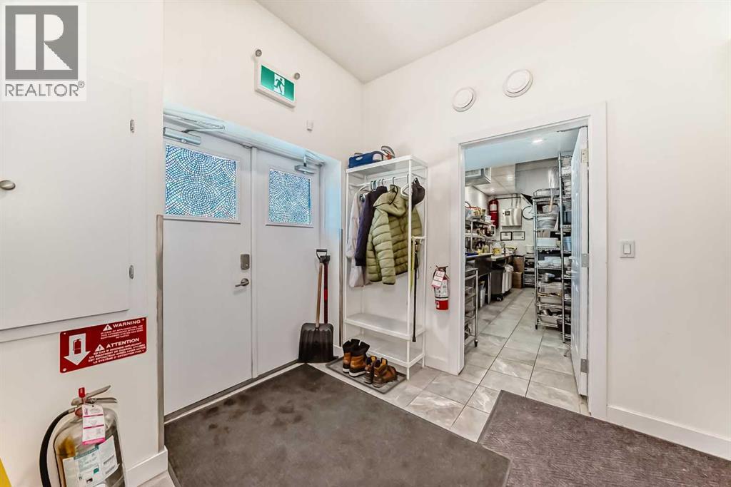 1810 10 Avenue NE - Photo 4 of 50, Calgary, Alberta