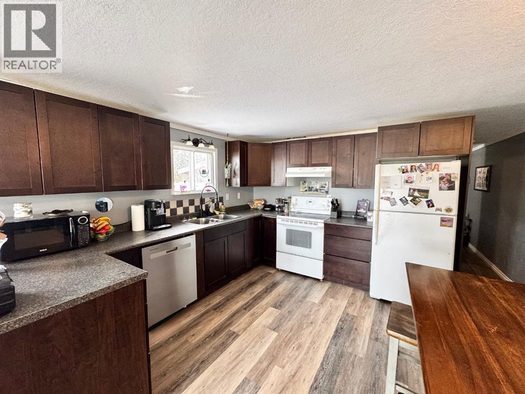 17 Evergreen Mobile Park - Photo 5 of 14, Whitecourt, Alberta