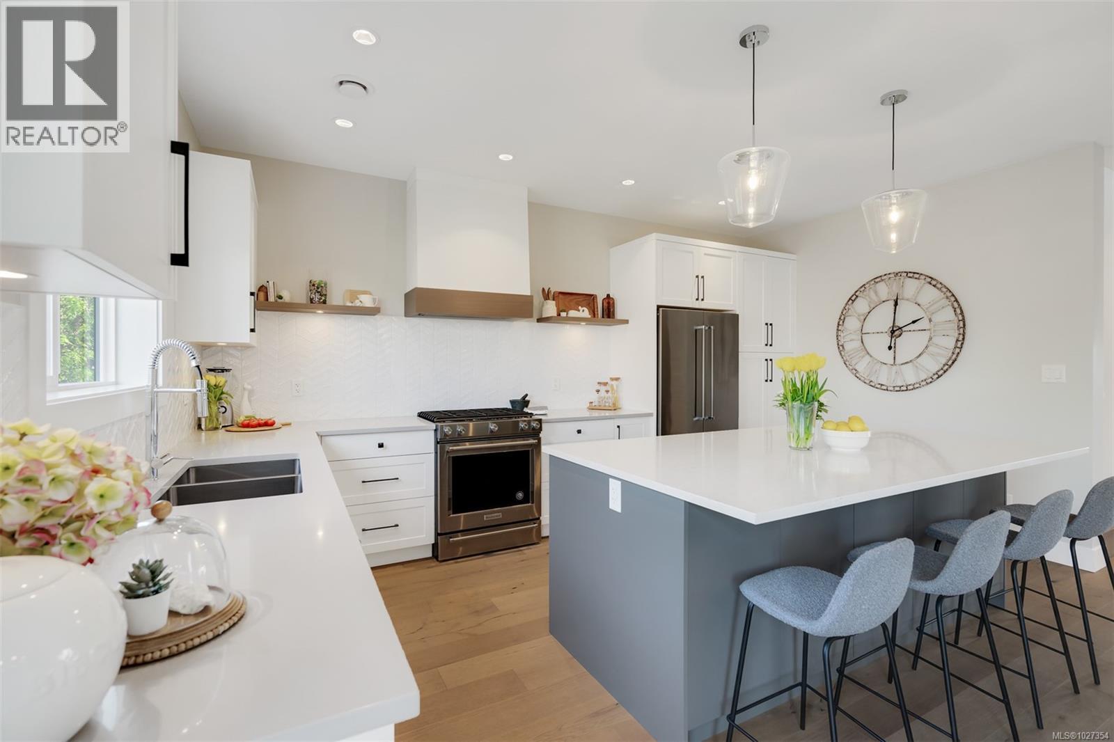 9350 East Saanich Rd, North Saanich