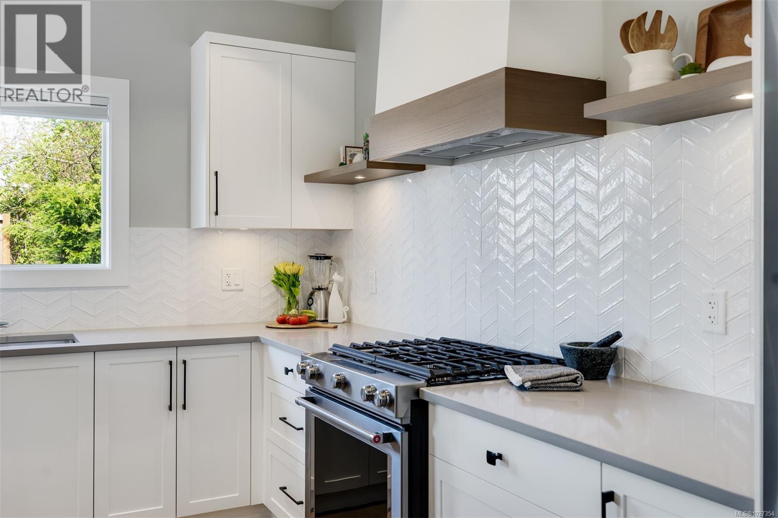 9350 East Saanich Rd, North Saanich