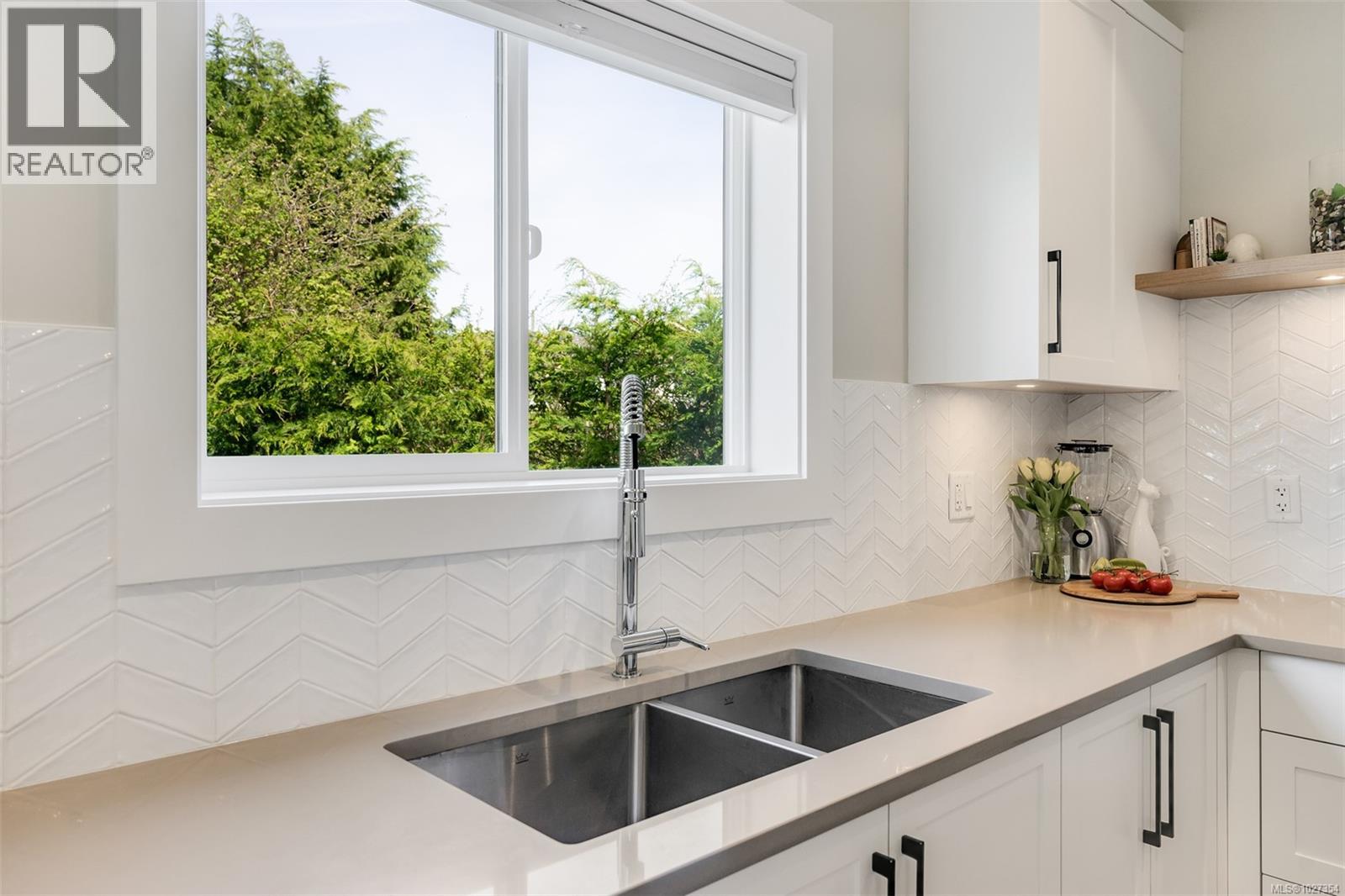 9350 East Saanich Rd, North Saanich