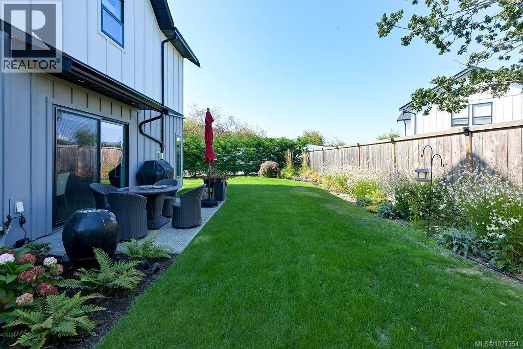 9350 East Saanich Rd, North Saanich