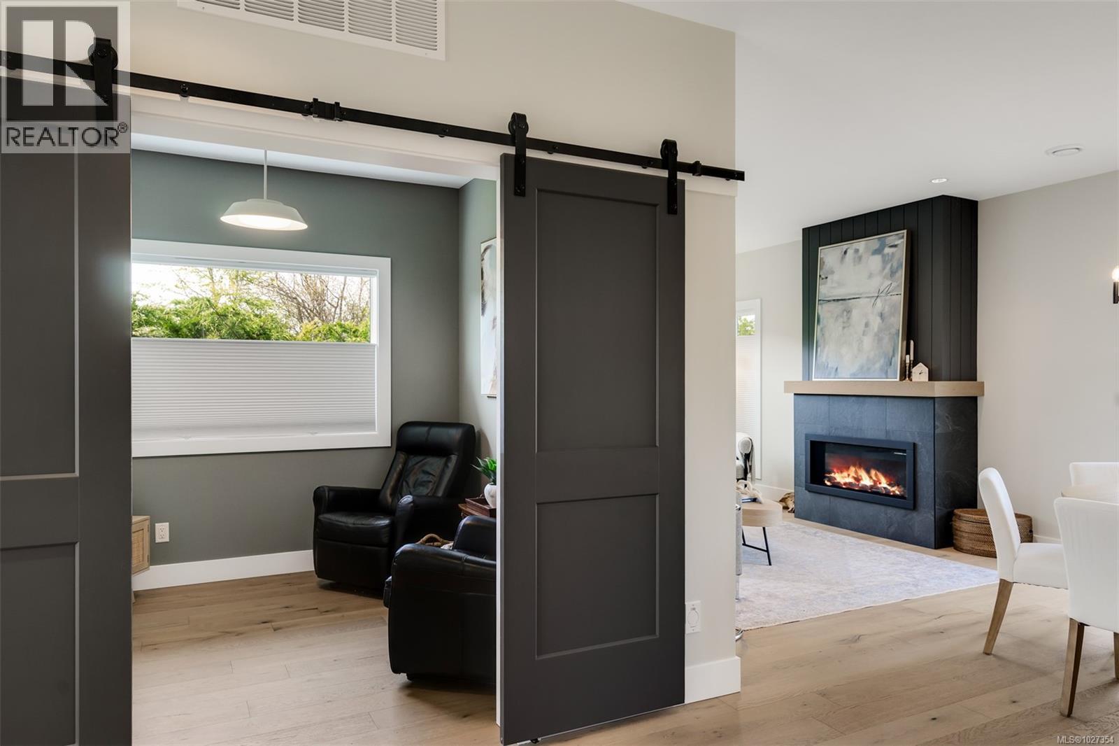 9350 East Saanich Rd, North Saanich