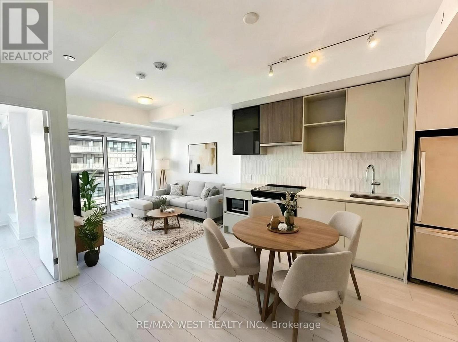 405 Dundas Street West 710