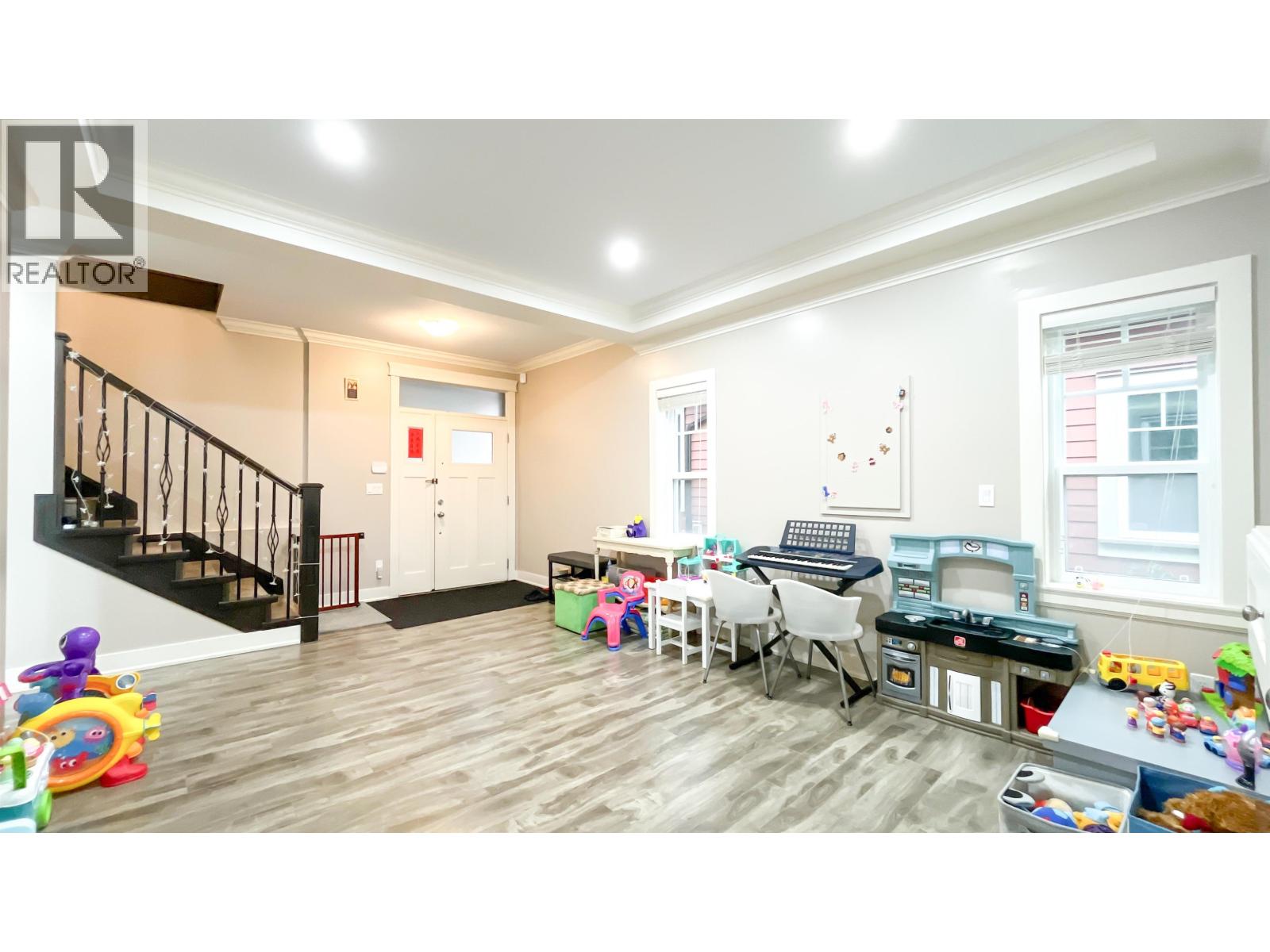 101 910 DELESTRE AVENUE, Coquitlam