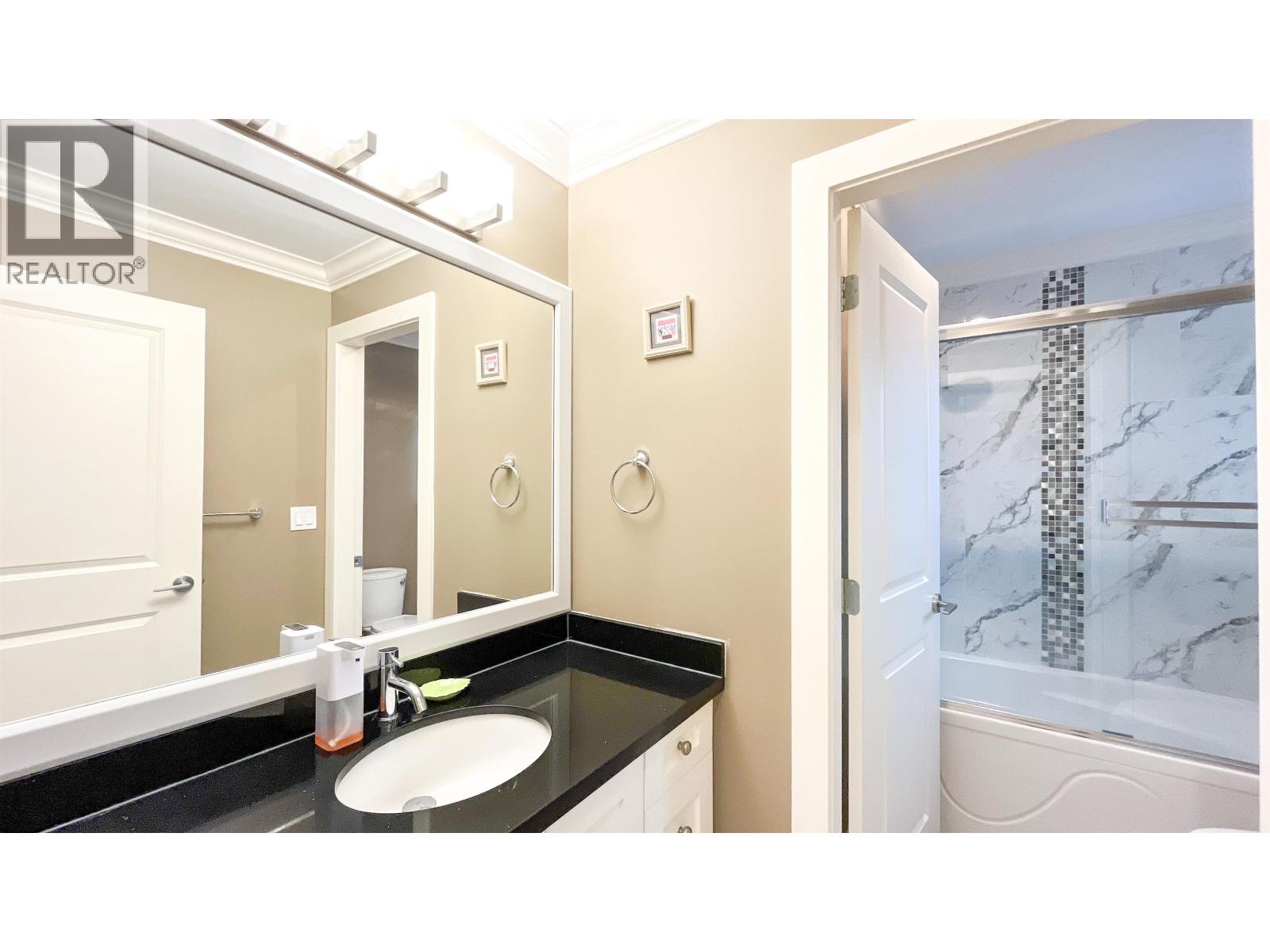 101 910 DELESTRE AVENUE, Coquitlam