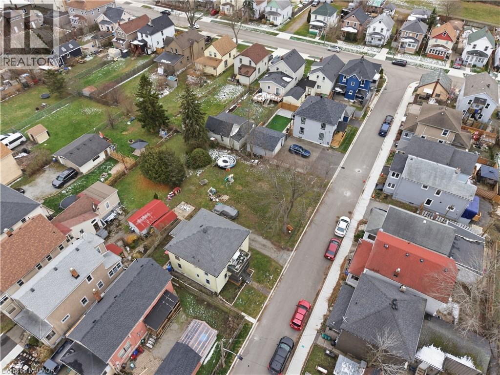 11 PATSY Avenue - Photo 2 of 40, Welland, Ontario