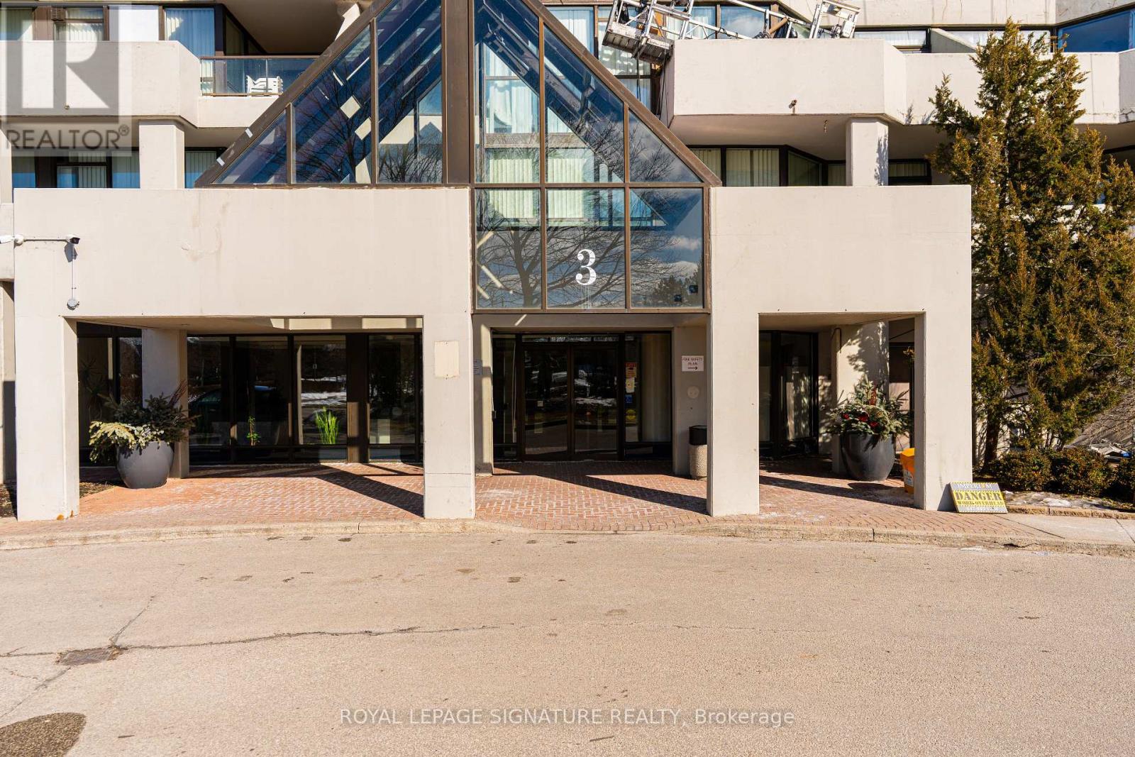 1906 - 3 ROWNTREE ROAD - Photo 2 of 26, Toronto (Mount Olive-Silverstone-Jamestown), Ontario