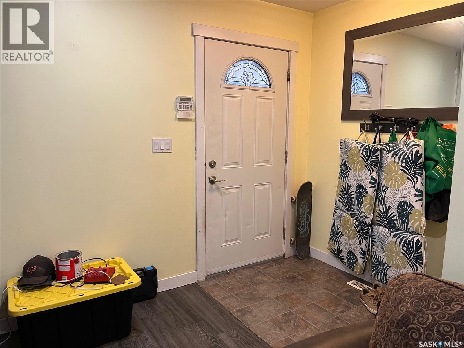 1019 Rae STREET - Photo 4 of 40, Regina, Saskatchewan