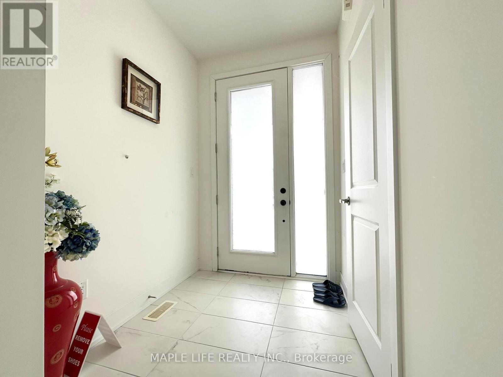 124 HILTS DRIVE - Photo 2 of 38, Richmond Hill, Ontario