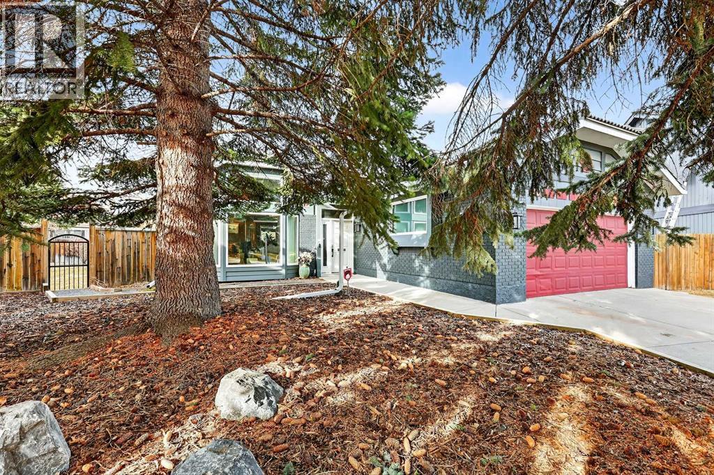 80 Oakmount Way SW - Photo 2 of 50, Calgary, Alberta