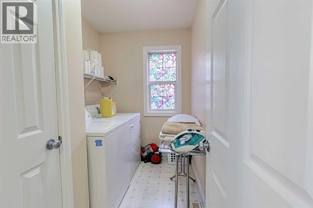 Single Family House for Sale in  Coral Cove NE Coral Springs Calgary 