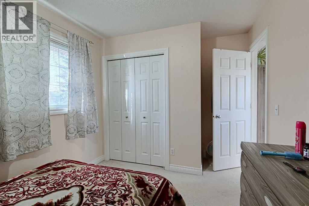 Single Family House for Sale in  Coral Cove NE Coral Springs Calgary 