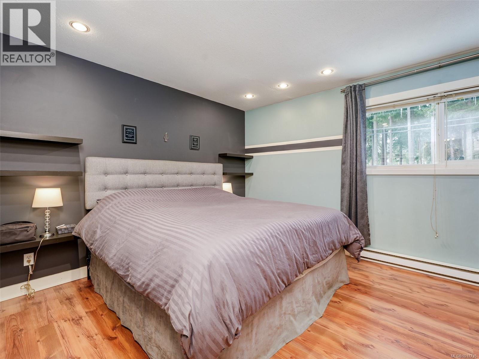 4 379 Wale Rd, Colwood