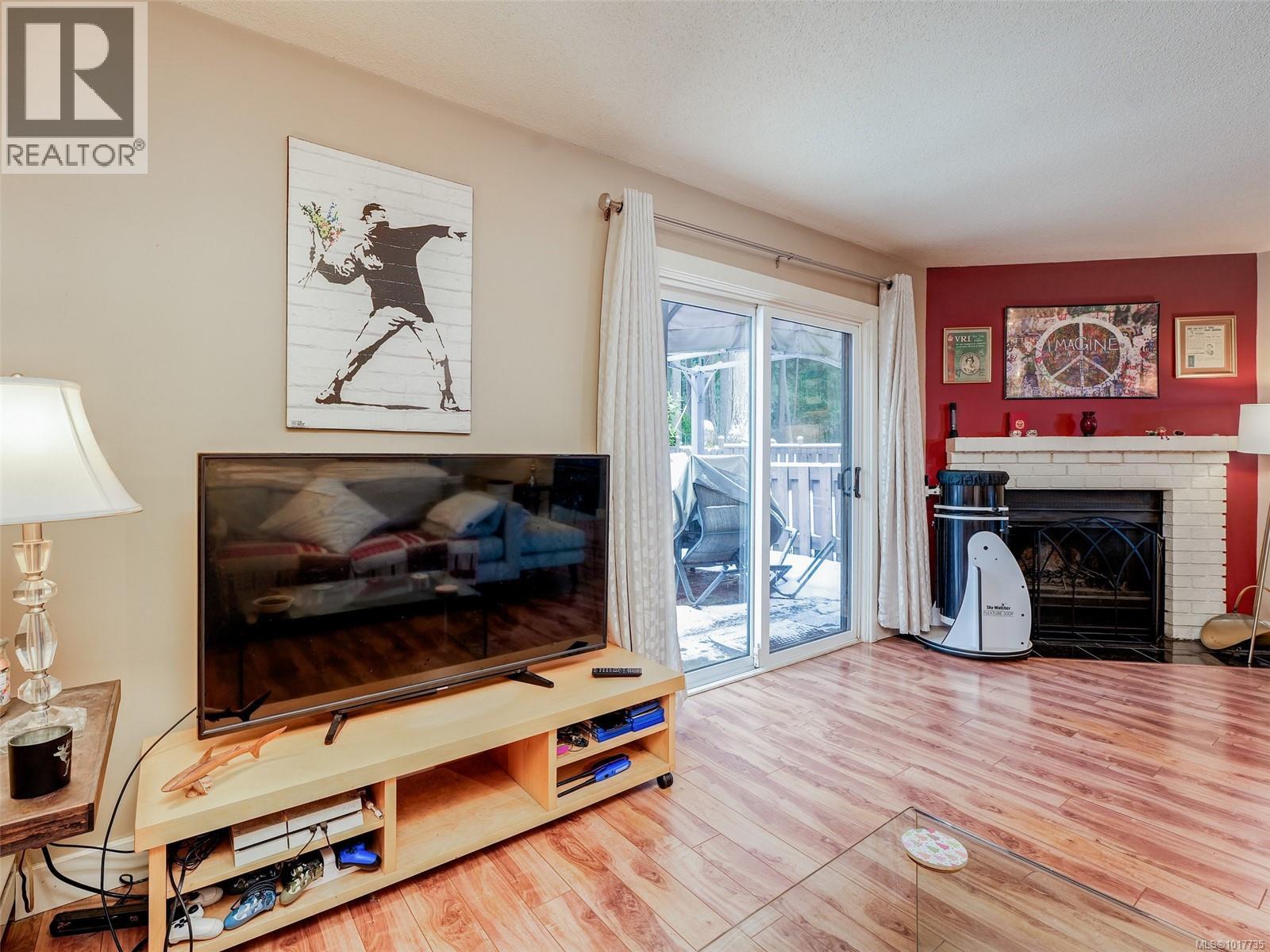 4 379 Wale Rd, Colwood