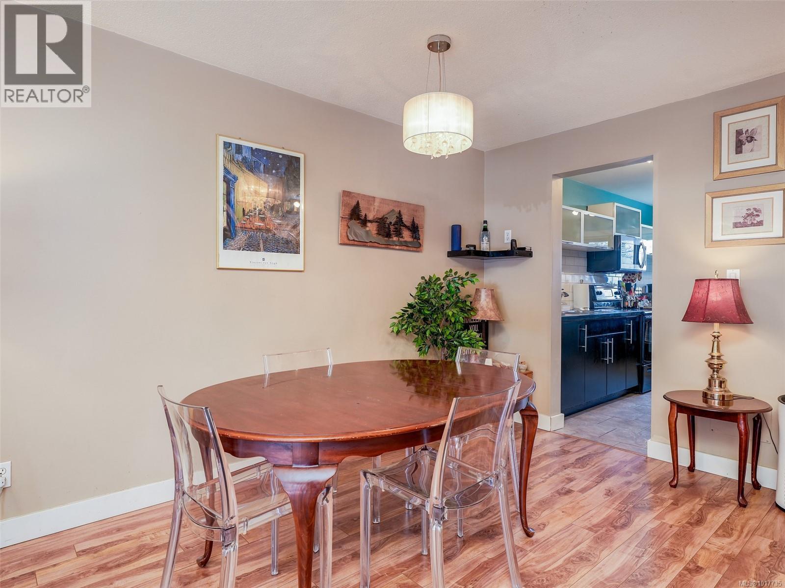 4 379 Wale Rd, Colwood