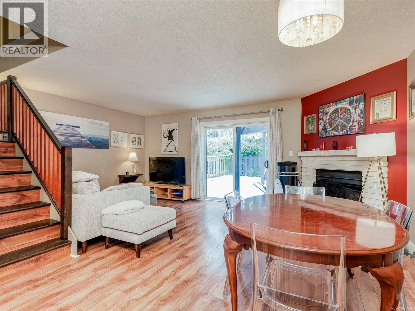 4 379 Wale Rd, Colwood