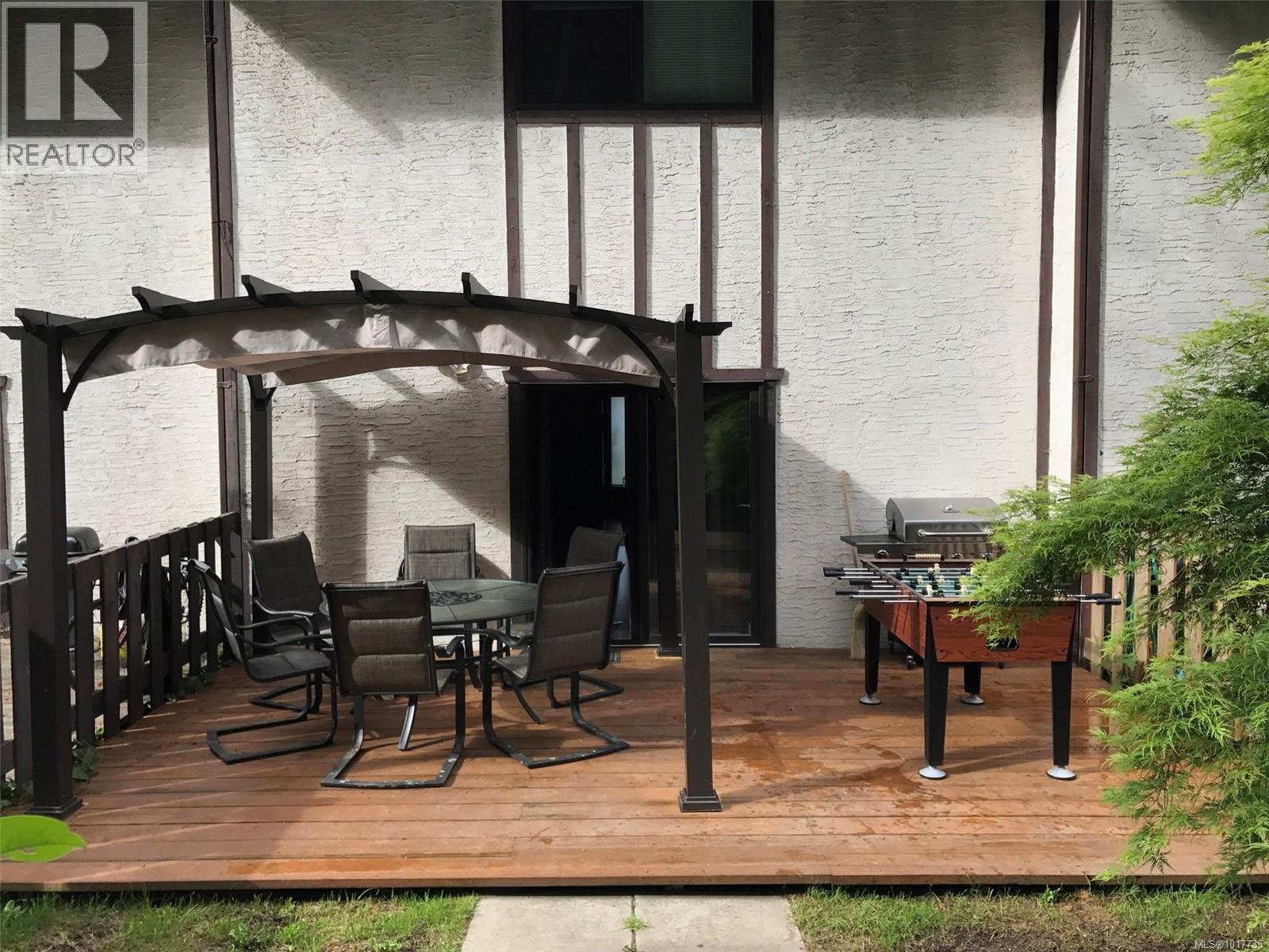 4 379 Wale Rd, Colwood