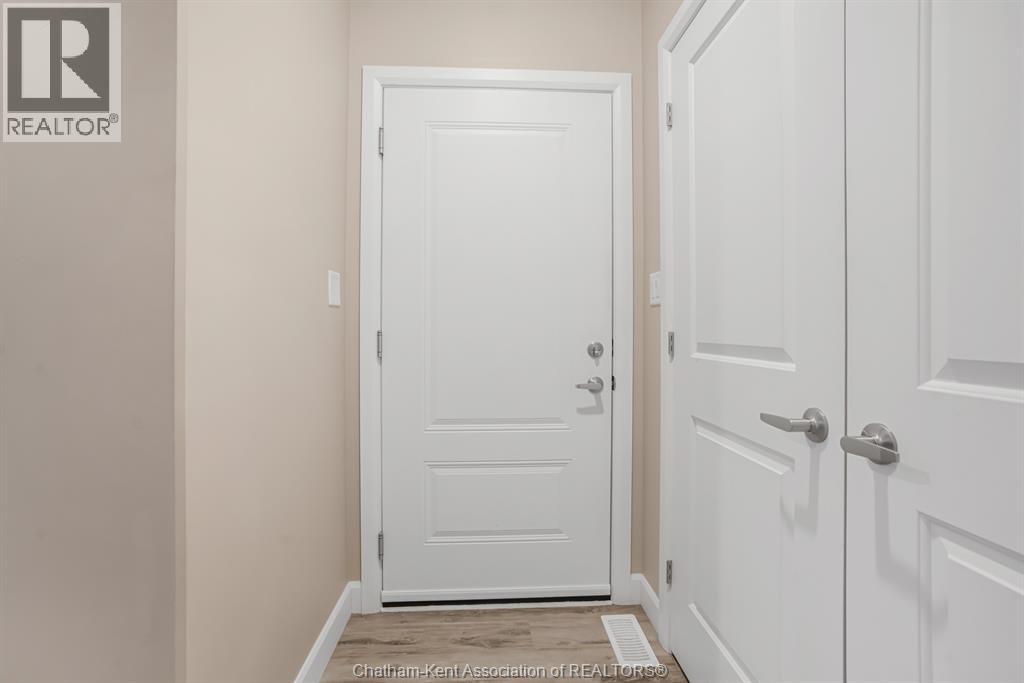 50 LLYDICAN AVENUE — photo 37