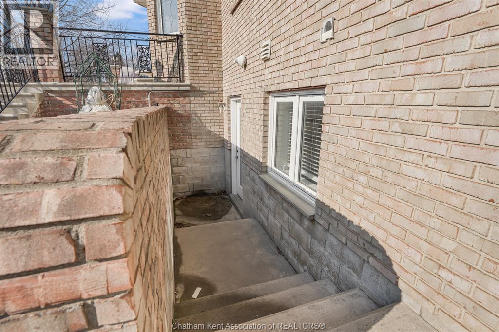 60 PARKVIEW COURT, Chatham, Ontario, N7M6H9 — Photo 2