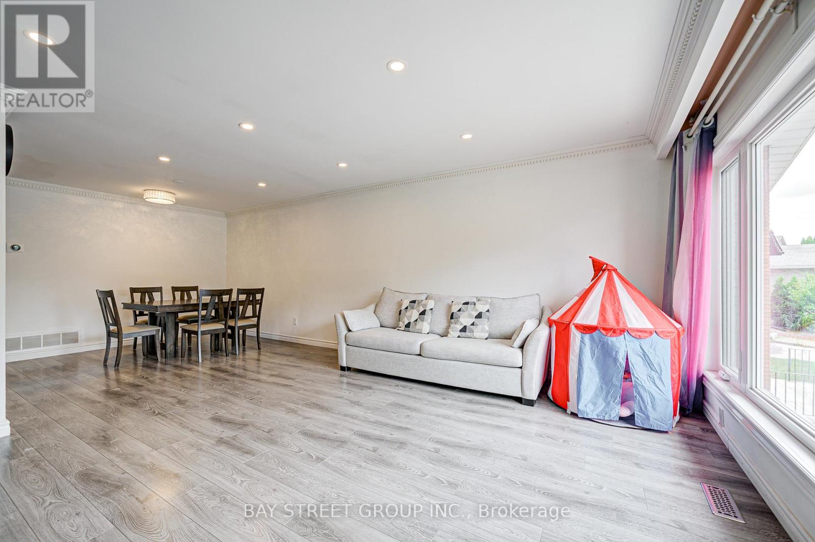 64 RAKEWOOD CRESCENT - 12