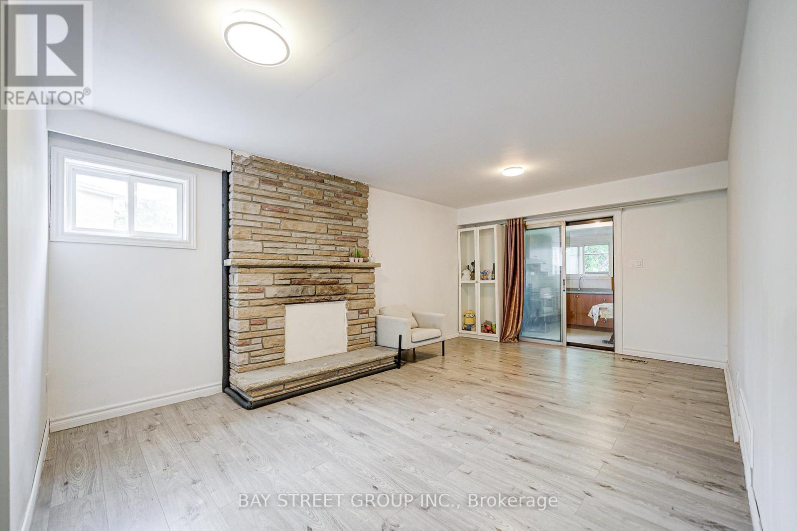 64 RAKEWOOD CRESCENT - 21