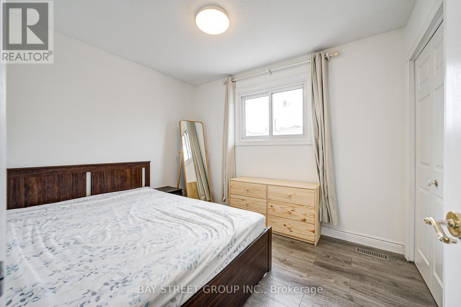 64 RAKEWOOD CRESCENT - 28