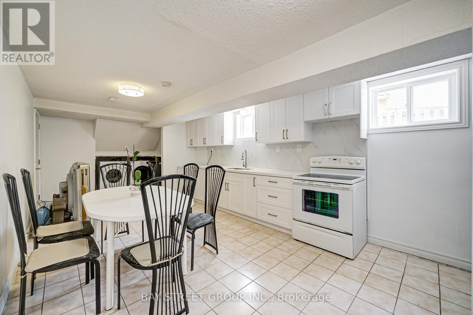 64 RAKEWOOD CRESCENT - 31