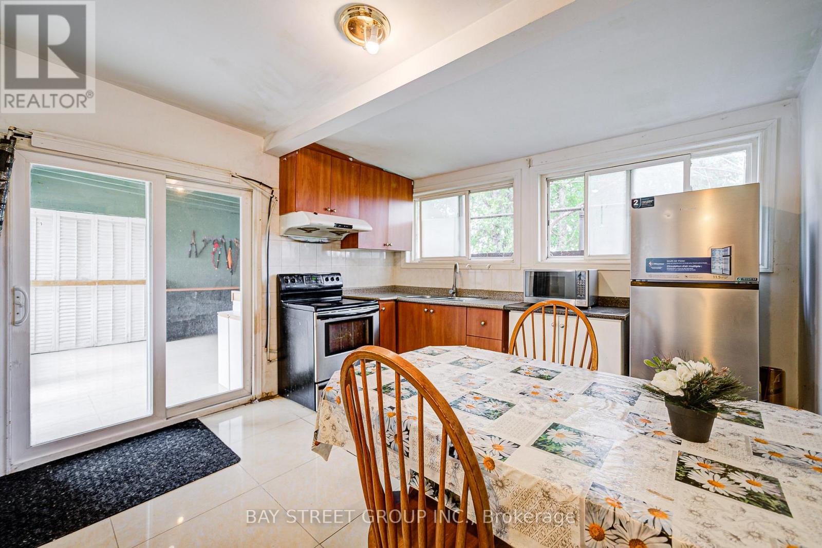 64 RAKEWOOD CRESCENT - 35