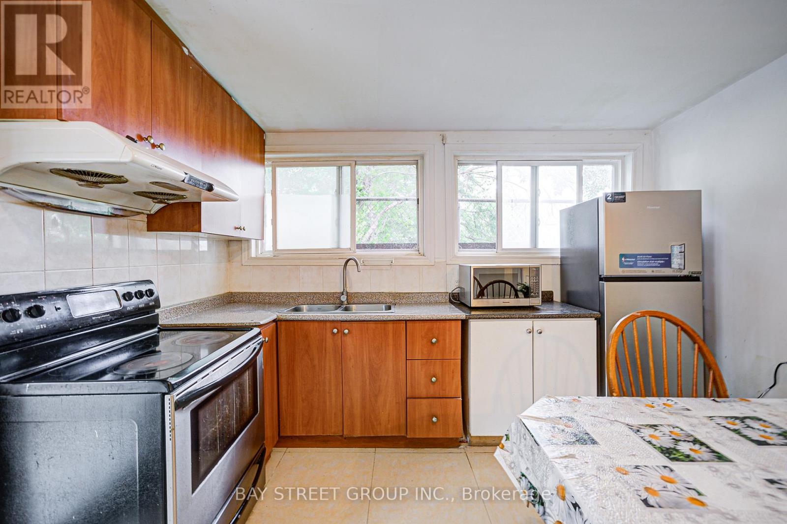64 RAKEWOOD CRESCENT - 37
