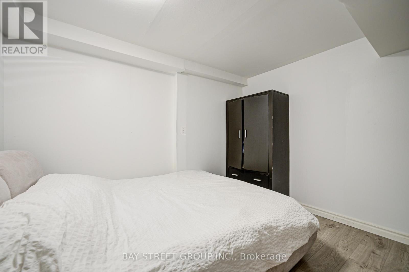 64 RAKEWOOD CRESCENT - 41