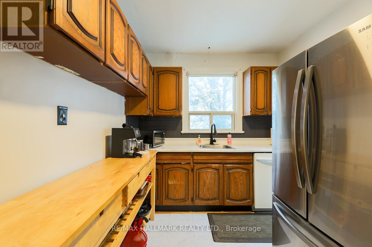 21 PHENIX DRIVE - Photo 5 of 24, Toronto (Birchcliffe-Cliffside), Ontario